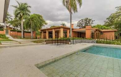 Imagem: A casa em condomínio possui 4 Dormitórios, 5 Banheiros, 4