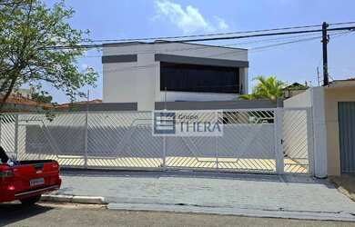 Imagem: A casa possui 3 Dormitórios, 4 Banheiros, 5 Vagas na garagem