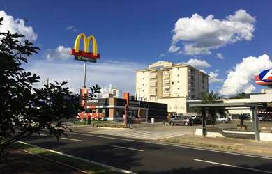 Imagem: O apartamento possui 2 Dormitórios, 2 Banheiros, 2 Vagas na