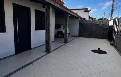 Imagem: A casa possui 4 Dormitórios, 3 Banheiros, 2 Vagas na garagem