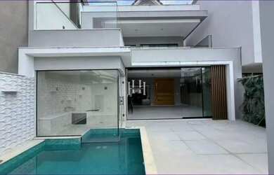 Imagem: A casa em condomínio possui 5 Dormitórios, 5 Banheiros, 2