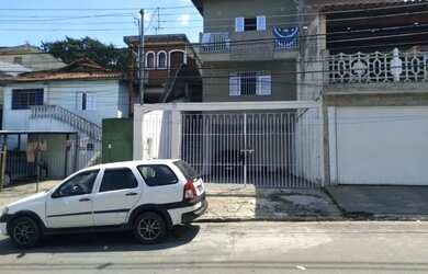 Imagem: A casa possui 3 Dormitórios, 2 Banheiros, 4 Vagas na garagem