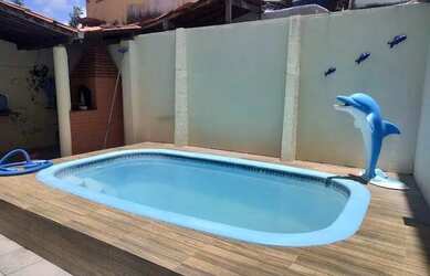 Imagem: A casa possui 3 Dormitórios, 3 Banheiros, 4 Vagas na garagem