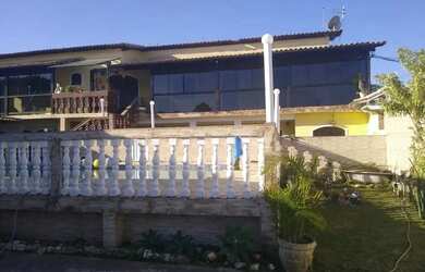 Imagem: A casa possui 5 Dormitórios, 4 Banheiros, 5 Vagas na garagem