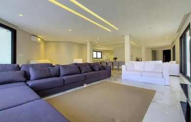 Imagem: A casa em condomínio para alugar possui 5 Dormitórios, 5 Banheiros