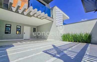 Imagem: A casa possui 3 Dormitórios, 4 Banheiros, 3 Vagas na garagem