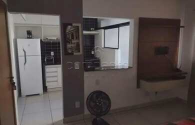 Imagem: O apartamento possui 1 Dormitório, 1 Banheiro, 1 Vaga na garagem