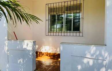 Imagem: A casa possui 2 Dormitórios, 1 Banheiro, 4 Vagas na garagem