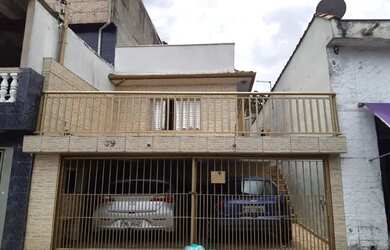 Imagem: A casa possui 4 Dormitórios, 4 Banheiros, 2 Vagas na garagem