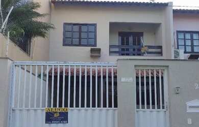 Imagem: A casa possui 3 Dormitórios, 4 Banheiros, 3 Vagas na garagem