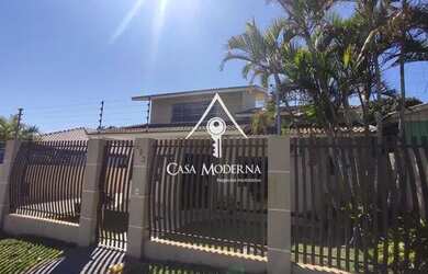 Imagem: A casa possui 2 Dormitórios, 2 Banheiros, 3 Vagas na garagem