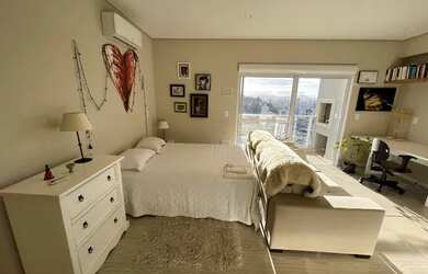 Imagem: O studio possui 1 Dormitório, 1 Banheiro, 1 Vaga na garagem