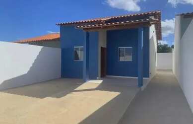 Imagem: A casa possui 2 Dormitórios, 2 Banheiros, 2 Vagas na garagem