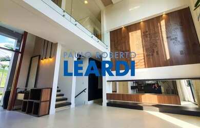 Imagem: A casa em condomínio possui 3 Dormitórios, 5 Banheiros, 4