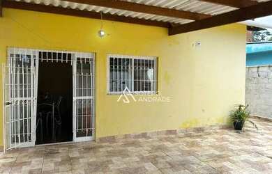 Imagem: A casa possui 2 Dormitórios, 1 Banheiro, 2 Vagas na garagem