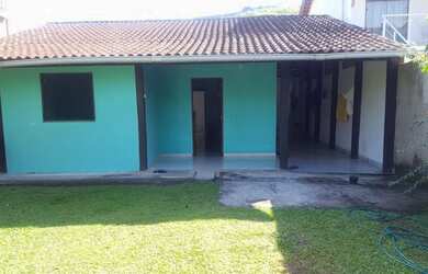 Imagem: A casa possui 2 Dormitórios, 1 Banheiro, 5 Vagas na garagem