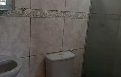 Imagem: A casa possui 2 Dormitórios, 1 Banheiro e está localizado