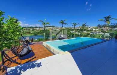 Imagem: A casa em condomínio possui 5 Dormitórios, 5 Banheiros, 5