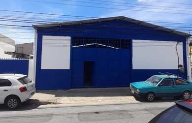 Imagem: O depósito possui 4 Vagas na garagem e 144m² de Área e está