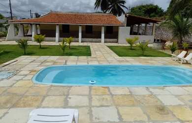 Imagem: A casa possui 4 Dormitórios e está localizado em Praia de