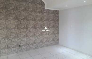 Imagem: A casa possui 1 Dormitório, 1 Banheiro, 1 Vaga na garagem