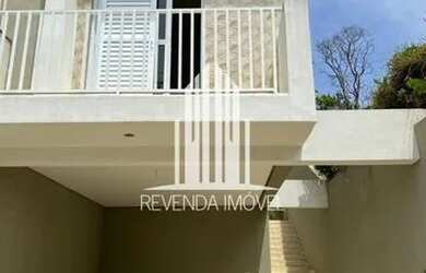 Imagem: A casa possui 3 Dormitórios, 2 Banheiros, 3 Vagas na garagem