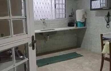 Imagem: A casa possui 2 Dormitórios, 1 Banheiro, 1 Vaga na garagem