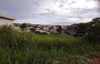 Imagem: O terreno possui 360m² de Área e está localizado em Campo