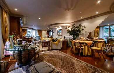 Imagem: O apartamento possui 5 Dormitórios, 5 Banheiros, 4 Vagas na