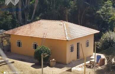 Imagem: A casa em condomínio possui 3 Dormitórios, 1 Banheiro, 4 Vagas