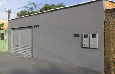 Imagem: A casa possui 2 Dormitórios, 2 Banheiros, 5 Vagas na garagem