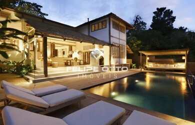 Imagem: A casa possui 5 Dormitórios, 5 Banheiros e 461m² de Área