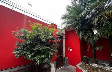 Imagem: A casa possui 3 Dormitórios, 5 Banheiros, 5 Vagas na garagem