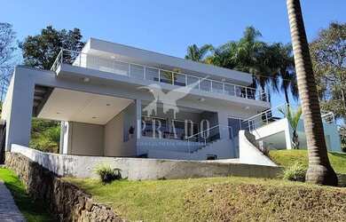 Imagem: A casa em condomínio possui 4 Dormitórios, 5 Banheiros, 5