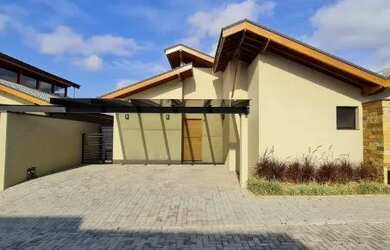 Imagem: A casa em condomínio possui 3 Dormitórios, 3 Banheiros, 2