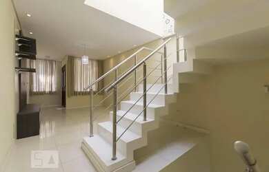 Imagem: A casa em condomínio possui 3 Dormitórios, 4 Banheiros, 1