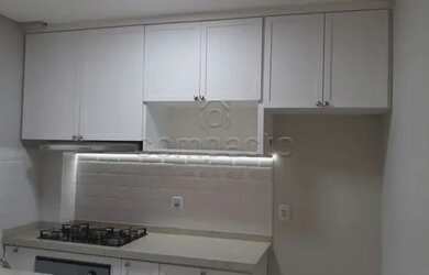 Imagem: O apartamento possui 2 Dormitórios, 1 Banheiro, 1 Vaga na garagem