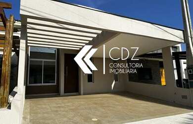 Imagem: A casa possui 3 Dormitórios, 1 Banheiro, 2 Vagas na garagem