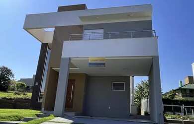 Imagem: A casa em condomínio possui 3 Dormitórios, 3 Banheiros, 2