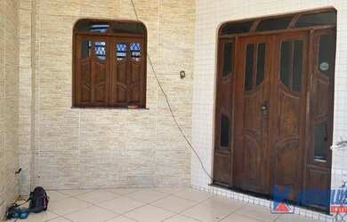 Imagem: A casa possui 3 Dormitórios e 1 Banheiro e está localizado