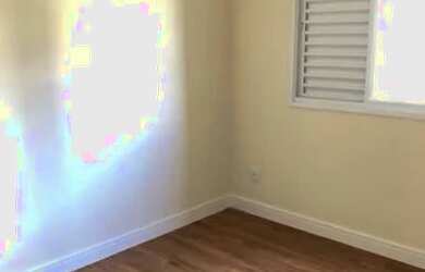 Imagem: O apartamento possui 3 Dormitórios, 1 Banheiro, 1 Vaga na garagem