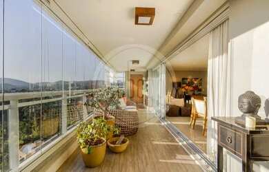 Imagem: O apartamento possui 3 Dormitórios, 4 Banheiros, 3 Vagas na