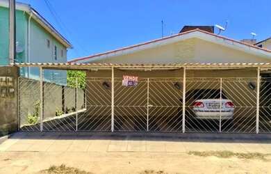 Imagem: A casa em condomínio possui 3 Dormitórios, 1 Banheiro, 1 Vaga