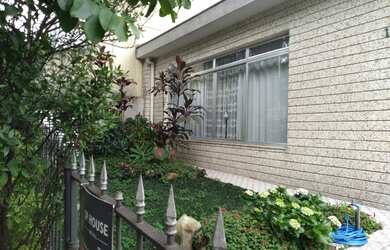 Imagem: A casa possui 3 Dormitórios, 3 Banheiros, 3 Vagas na garagem