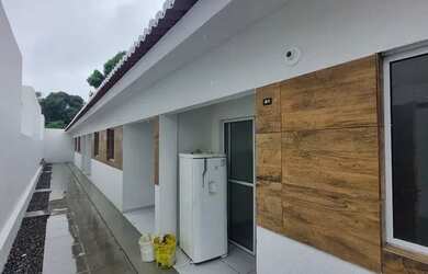 Imagem: A casa possui 2 Dormitórios, 1 Banheiro, 1 Vaga na garagem