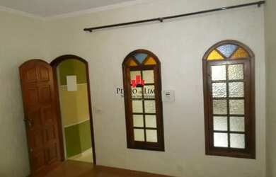 Imagem: A casa possui 2 Dormitórios, 1 Banheiro, 2 Vagas na garagem