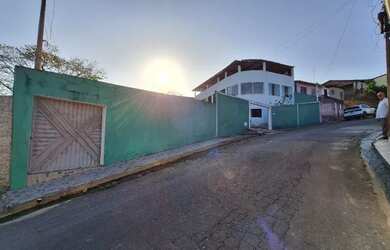 Imagem: A casa possui 5 Dormitórios, 5 Vagas na garagem e está localizado