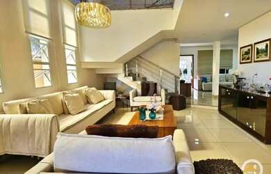 Imagem: A casa em condomínio possui 4 Dormitórios, 5 Banheiros, 2