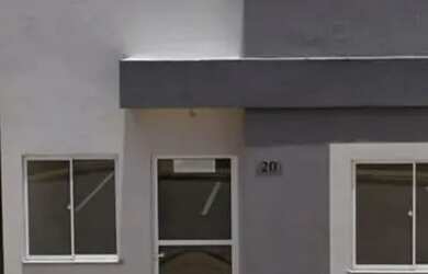 Imagem: A casa à venda possui 2 Dormitórios, 1 Banheiro, 1 Vaga na