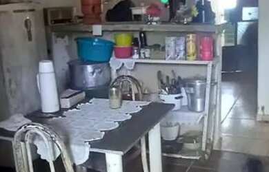 Imagem 6: Vendo ou troco essa casa por outra casa valor para venda 50,000 para negociar